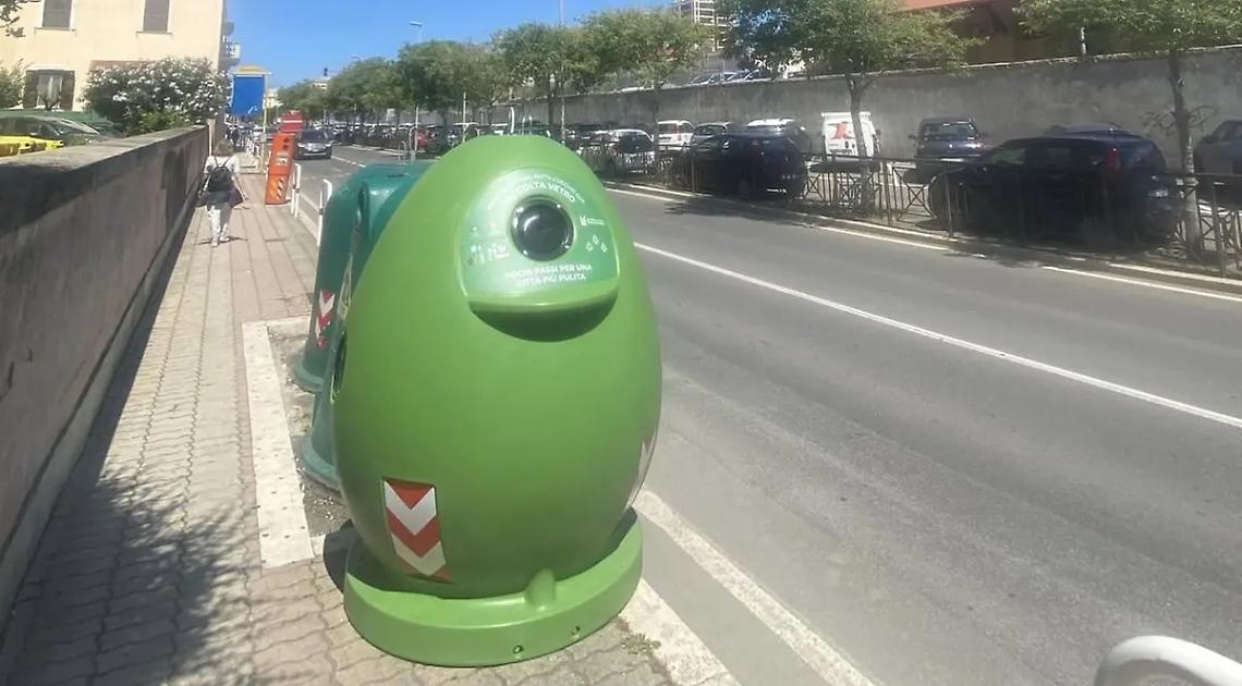 Raccolta del vetro, le campane diventano uova giganti