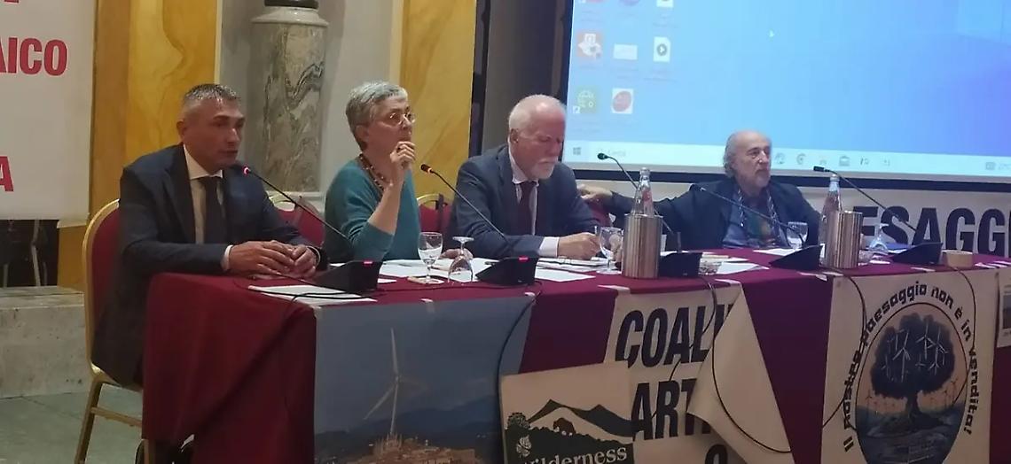 Gli Stati generali contro l&rsquo;eolico e il fotovoltaico a terra fanno il pieno di adesioni