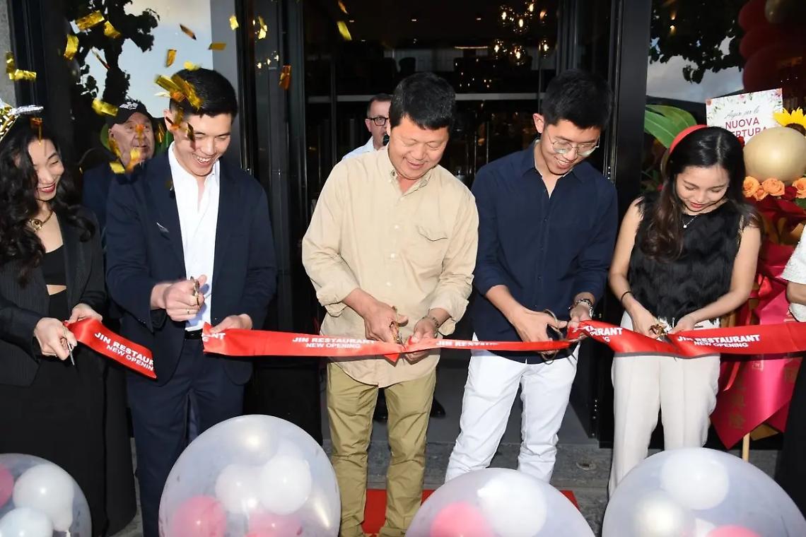 &ldquo;Jinfeng Officina dei Sapori&rdquo; si rinnova: taglio del nastro