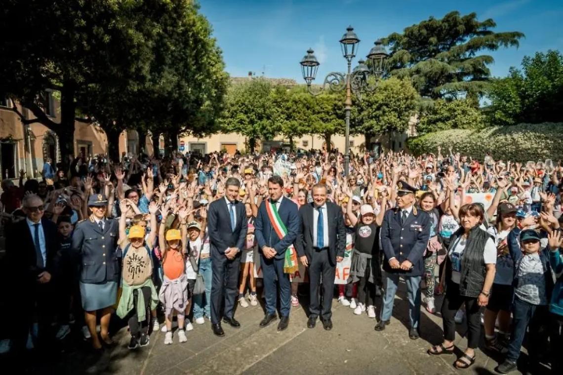 Il capo della polizia incontra i ragazzi di Juppiter