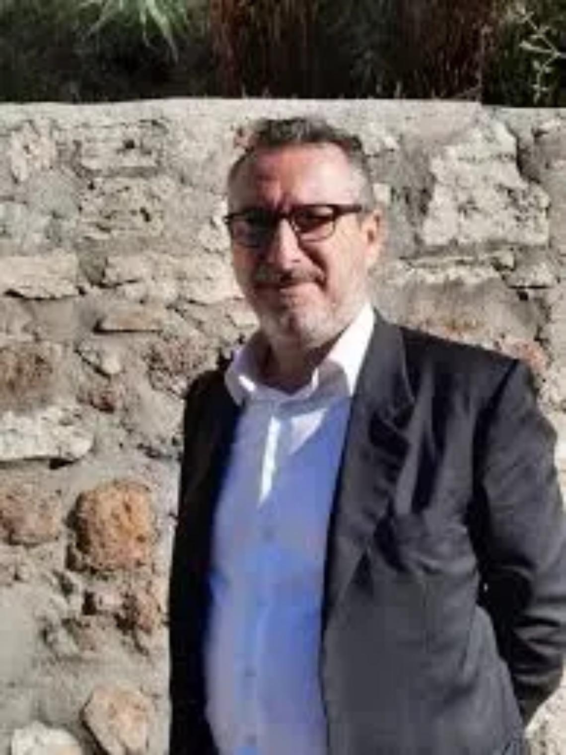 Il sindaco sospenda l&rsquo;ordinanza che obbliga e rimuovere i vasi dal centro storico&raquo;