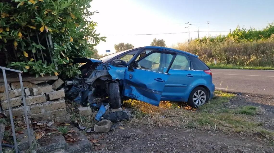 Scontro frontale sulla Commenda: cinque feriti