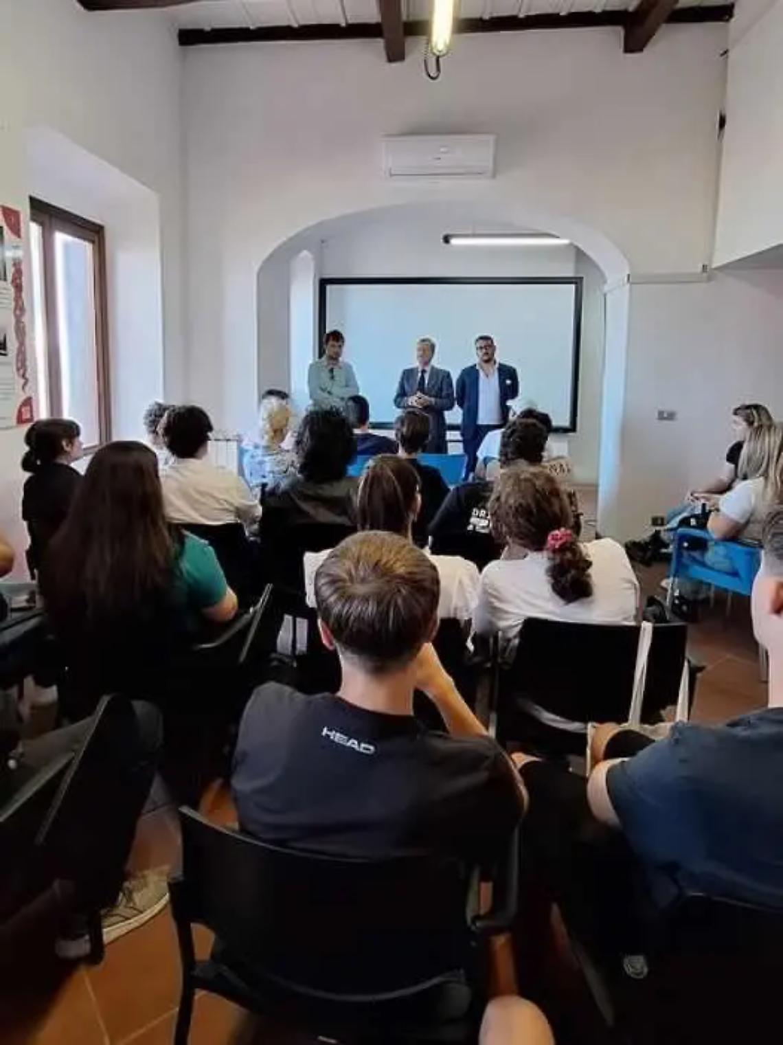 Il consiglio comunale dei giovani illustrato ai ragazzi della citt&agrave;