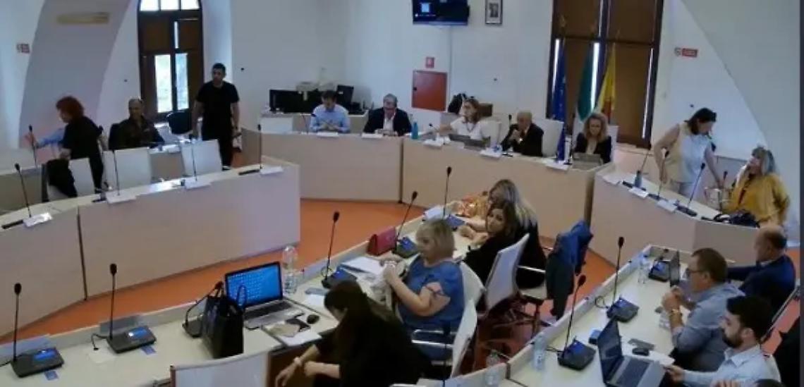 Torna il consiglio e l&rsquo;incubo caduta