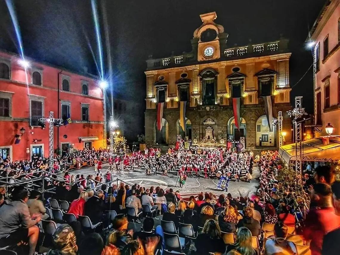 Taglio del nastro per il Palio dei Borgia