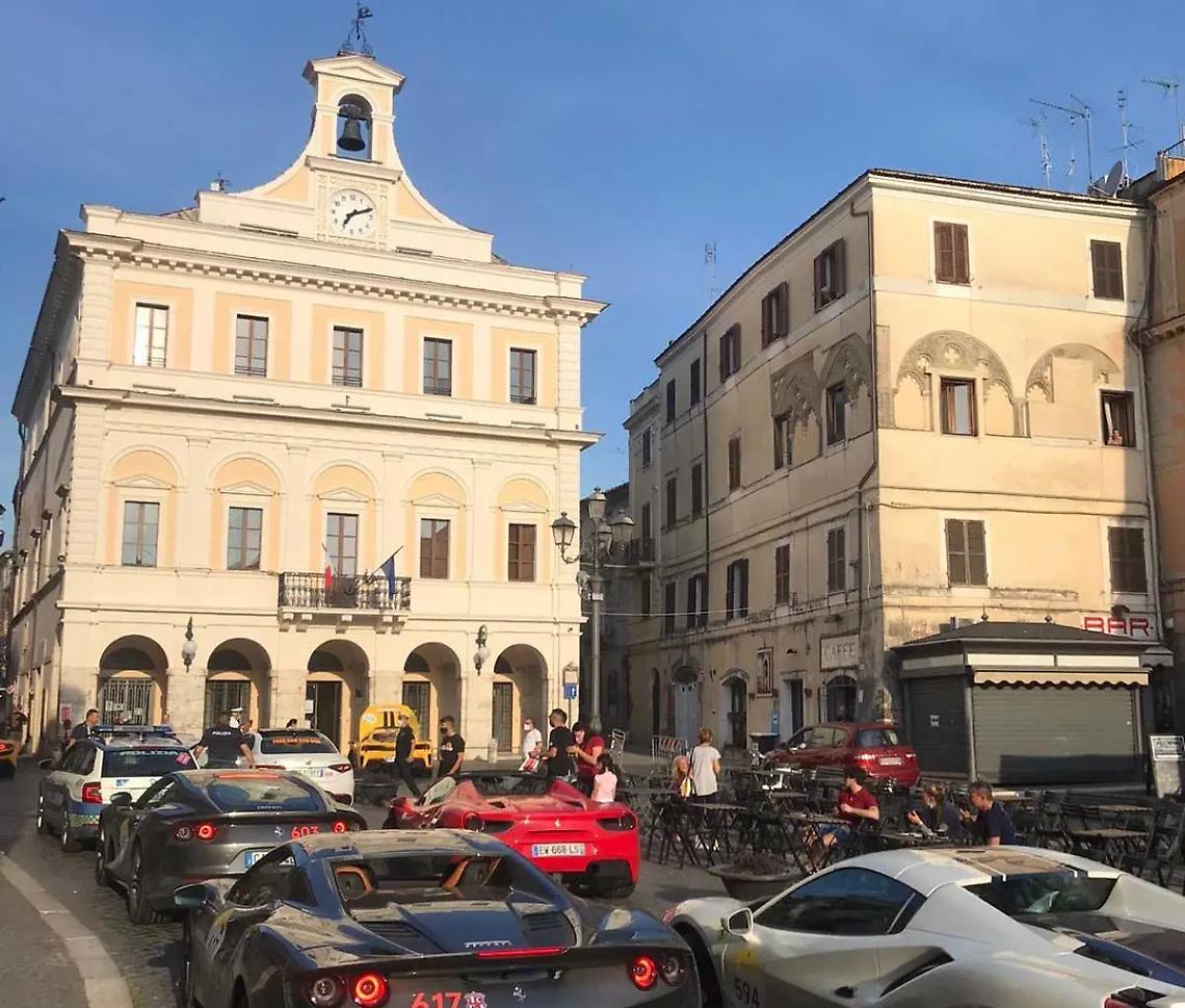 La Mille Miglia fa tappa in centro