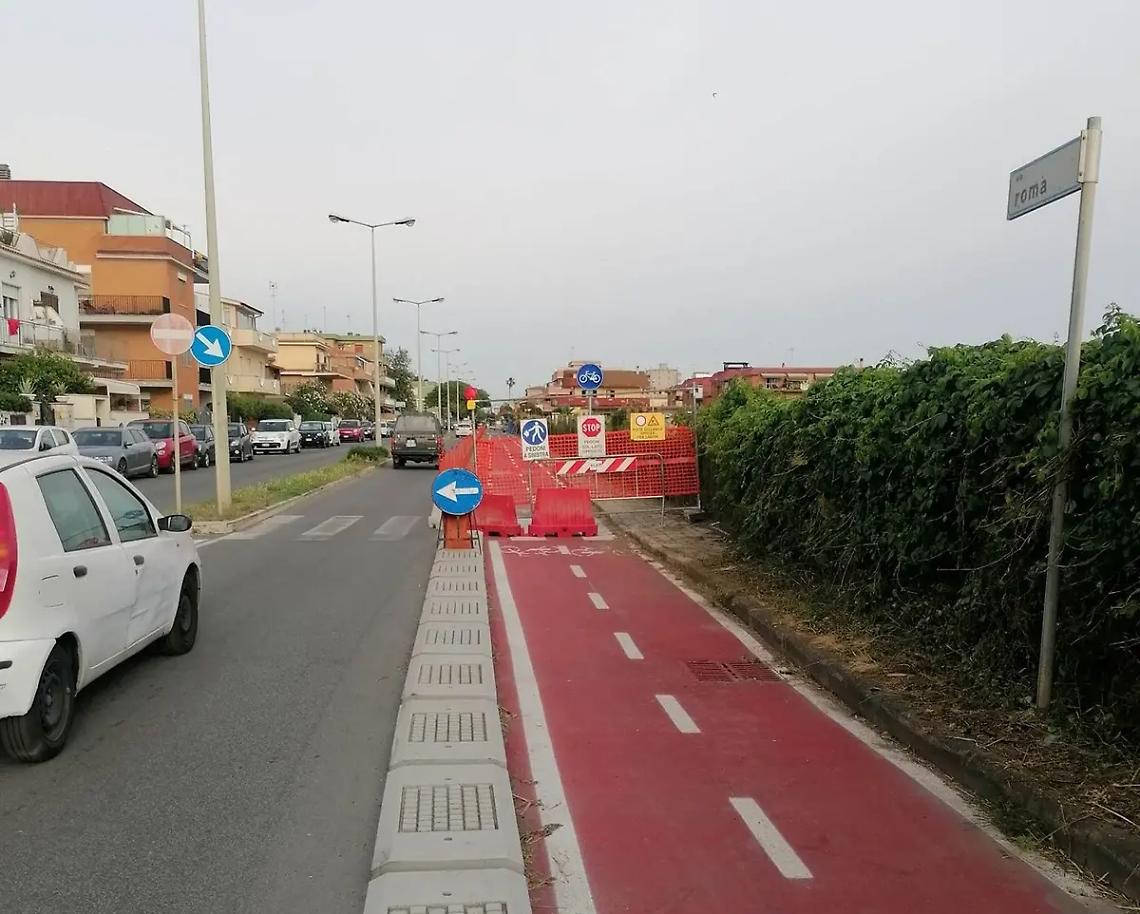 &ldquo;Aggiustamenti&rdquo; sulla ciclabile, nuovi lavori in via Roma