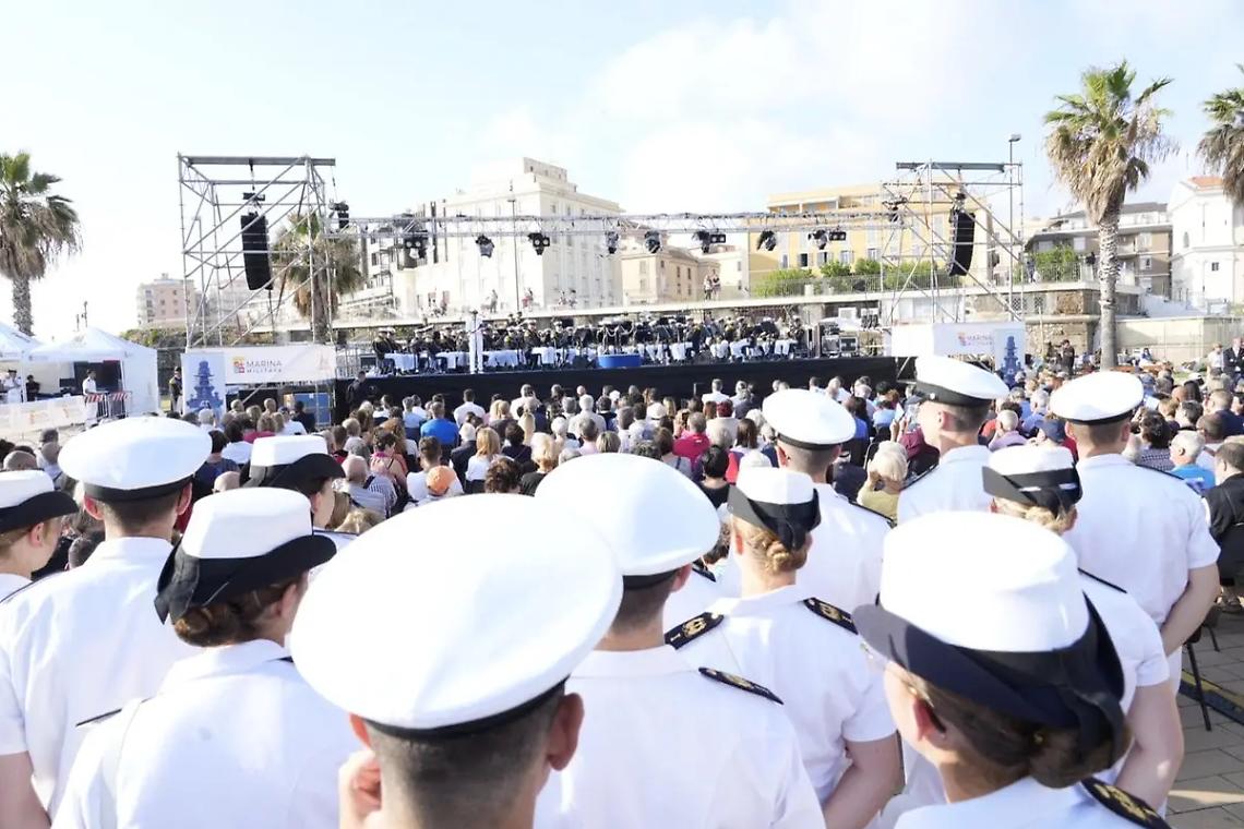 La Giornata della Marina Militare si chiude sulle note della banda