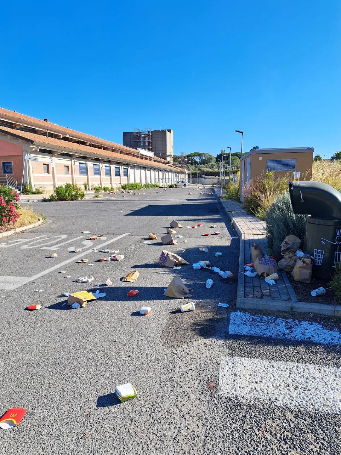 Centro di arte e cultura tra rifiuti e degrado