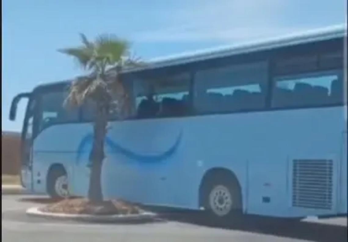 Rotatoria troppo &ldquo;ingombrante&rdquo; e l&rsquo;autobus non passa