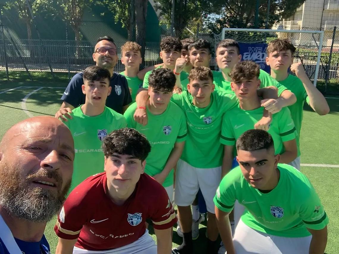 I boys del Real Fabrica reduci dalla bellissima esperienza in terra d&rsquo;Abruzzo per la Futsal Eurocup: secondo posto per l&rsquo;under, terza l&rsquo;Under 19