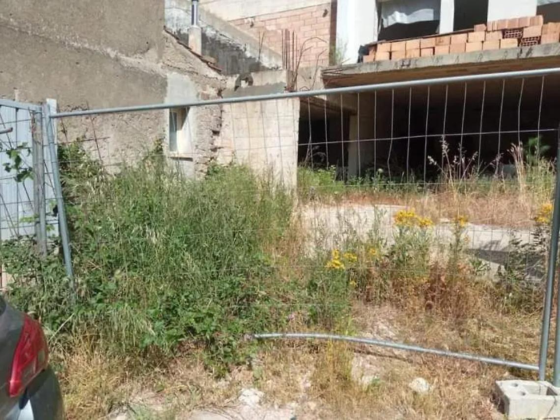 In paese regna uno stato di degrado: &laquo;Il marciapiede che arriva a Monte Roncone &egrave; in pessime condizioni&raquo;