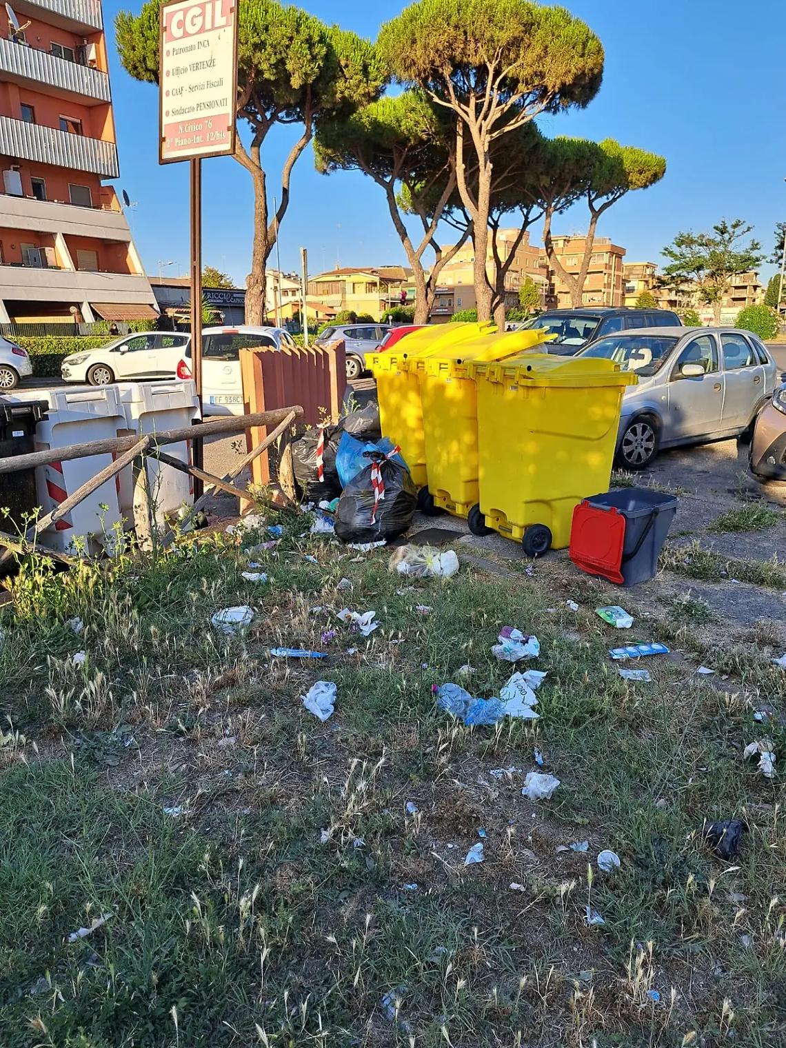 Rifiuti abbandonati e degrado, le denunce dei cittadini