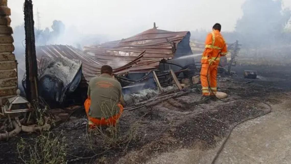 Ennesimo incendio, in fiamme un capannone agricolo in via Passo di Palo