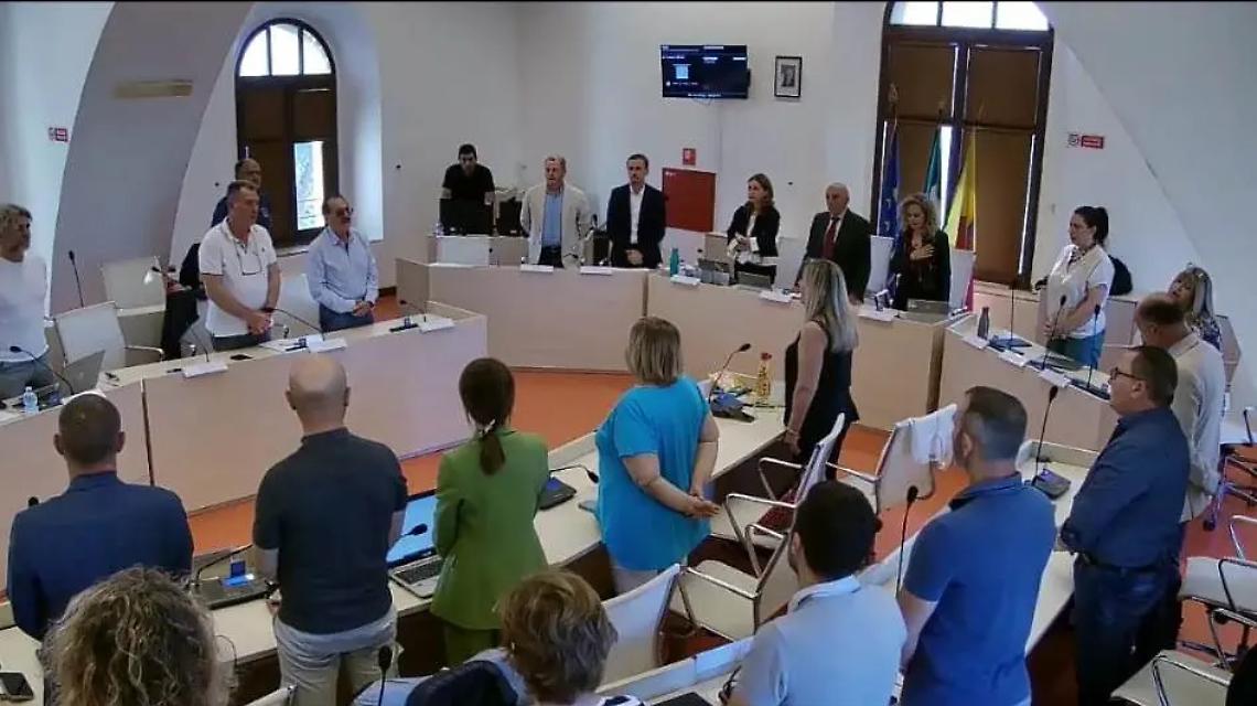 Caos politico dopo il voto in aula