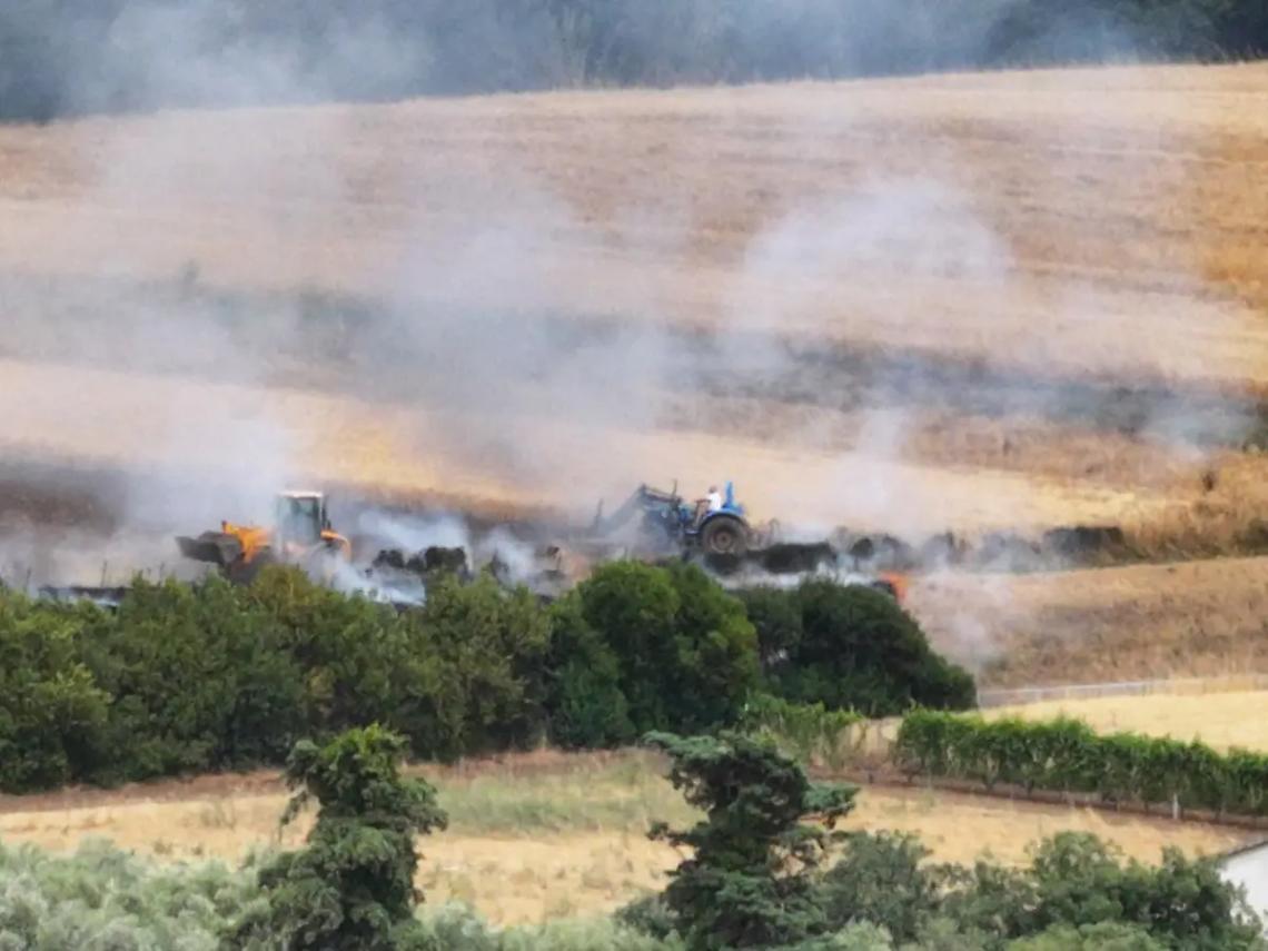 Incendio ai Monteroni, brucia la campagna