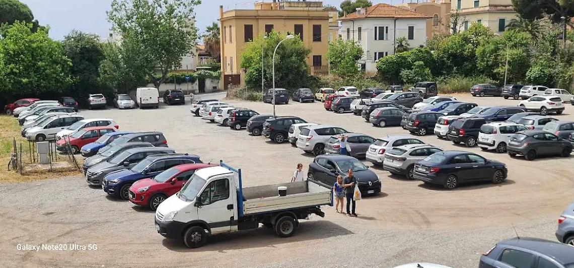 Cresce il numero delle sottoscrizioni contro i parcheggi a pagamento