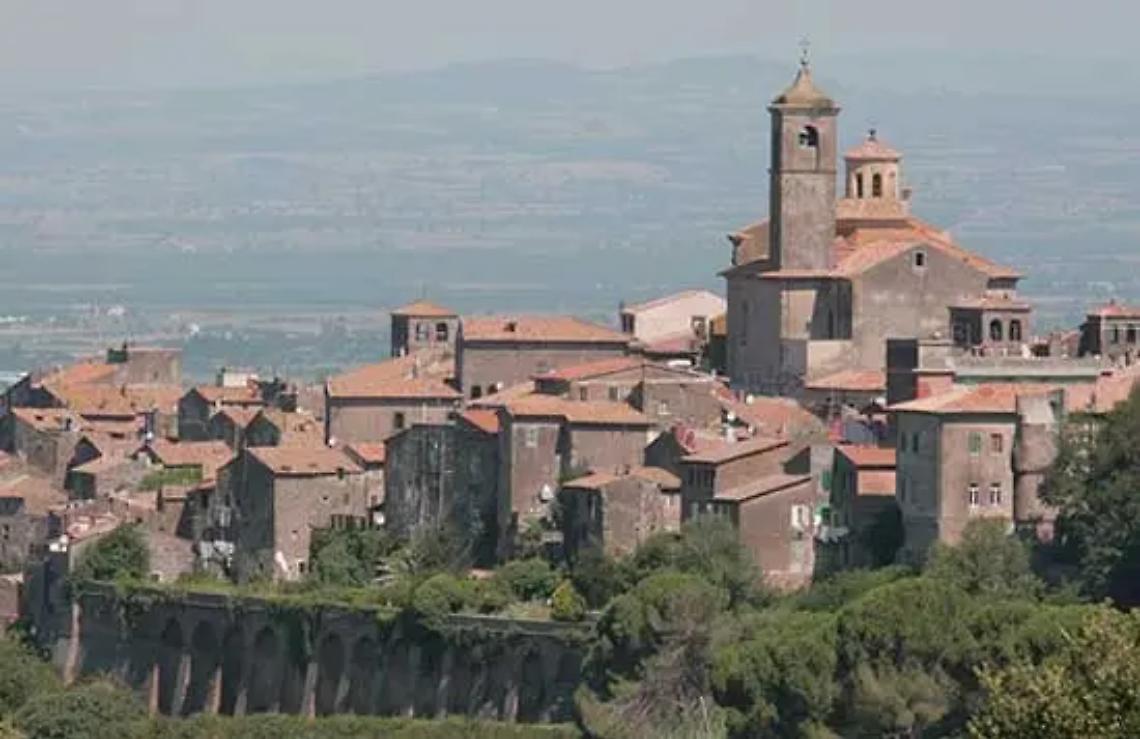 Stagione teatrale al via al Foro Cassio