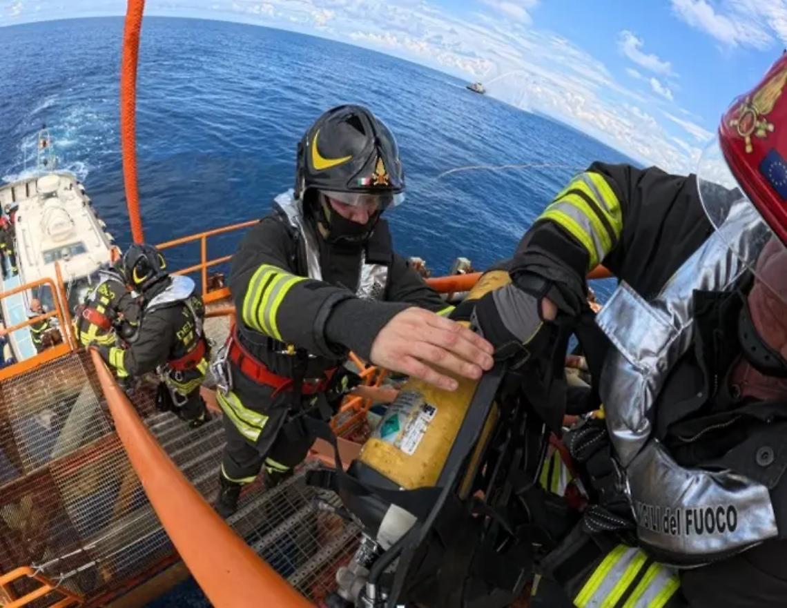 Danno alla torre petrolifera: ma &egrave; un&rsquo;esercitazione