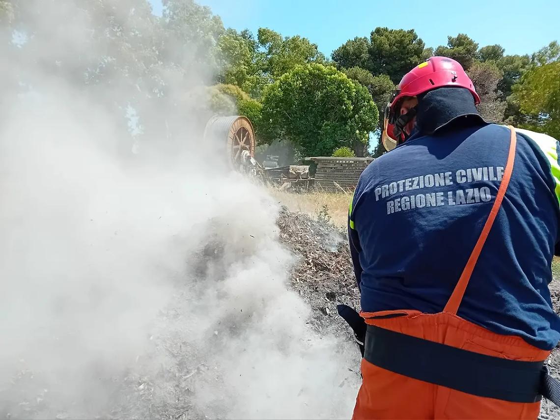 Principio d&rsquo;incendio lungo l&rsquo;Aurelia, intervento dell&rsquo;Aeopc