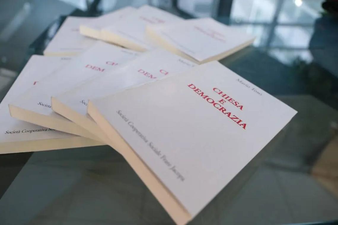 Dibattito culturale: presentato il libro di mons. Toso &ldquo;Chiesa e democrazia&rdquo;