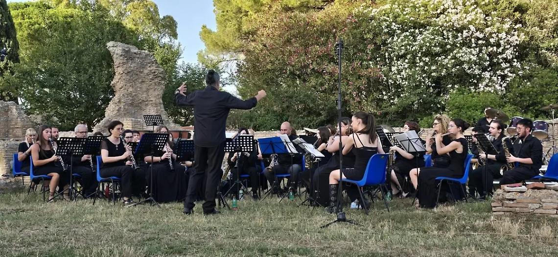 Note al tramonto alle Terme Taurine, un successo