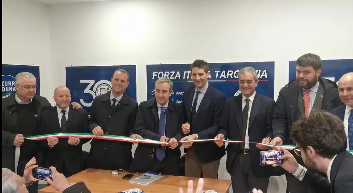 Tesseramento 2024, un gazebo di Forza Italia a Tarquinia lido