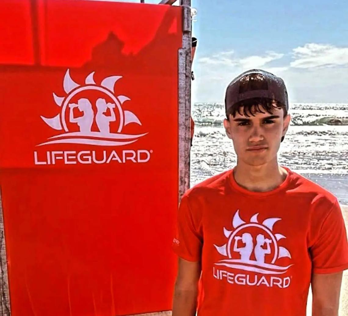 Bagnino eroe salva bambina travolta dalle onde a Sant&rsquo;Agostino