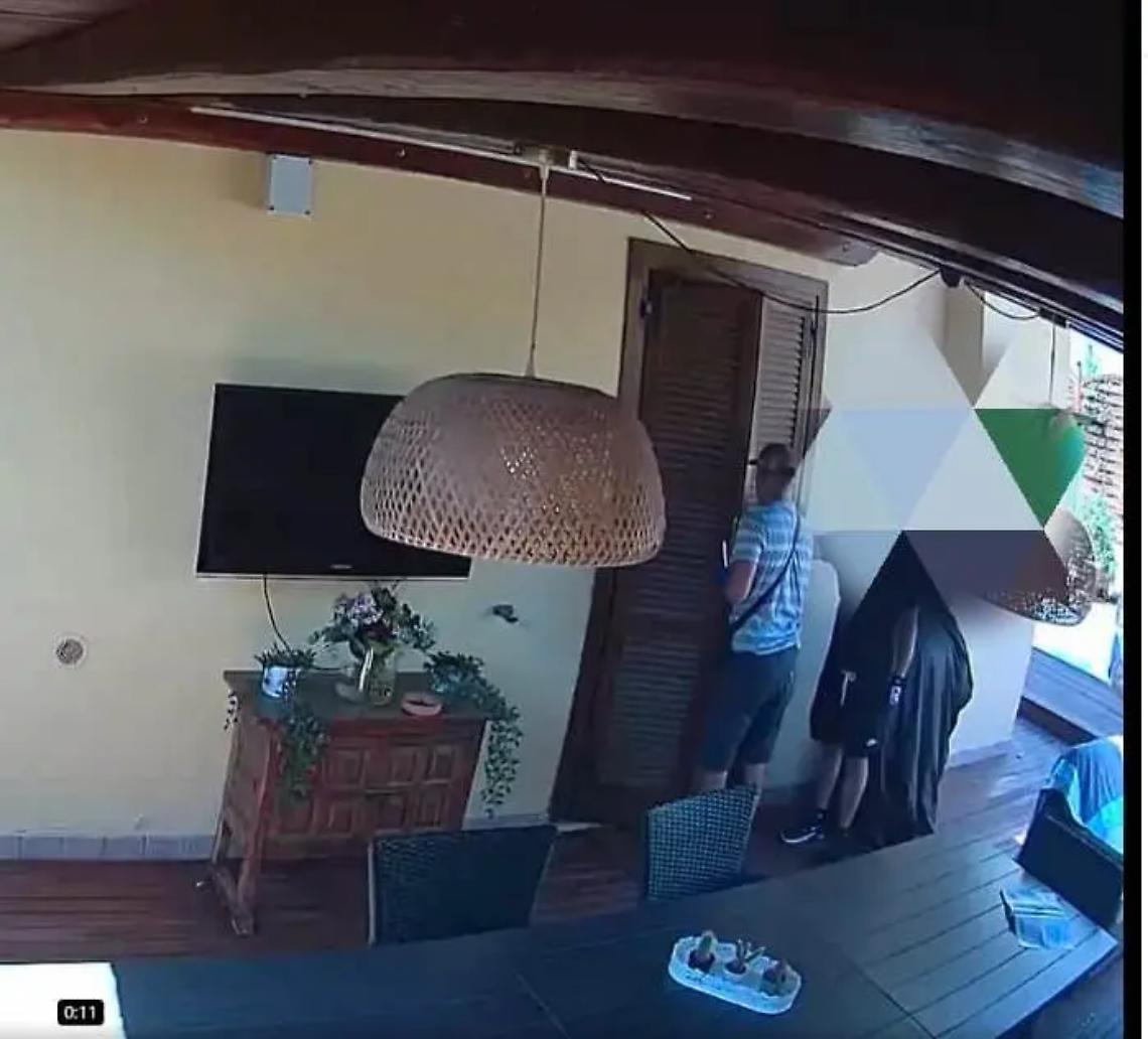 Raid in pieno giorno, i ladri rubano in una villa di Valcanneto