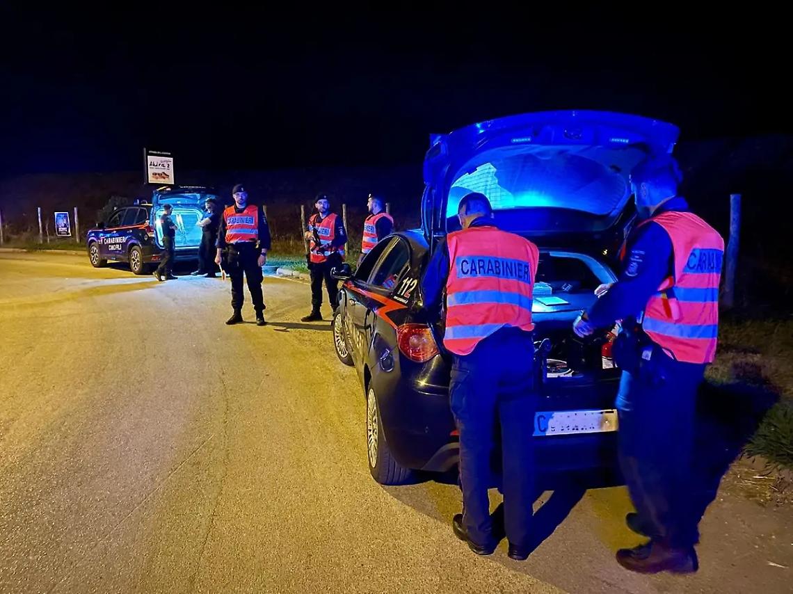 Maxi rissa: colpi a suon di coltelli e vetri di bottiglia