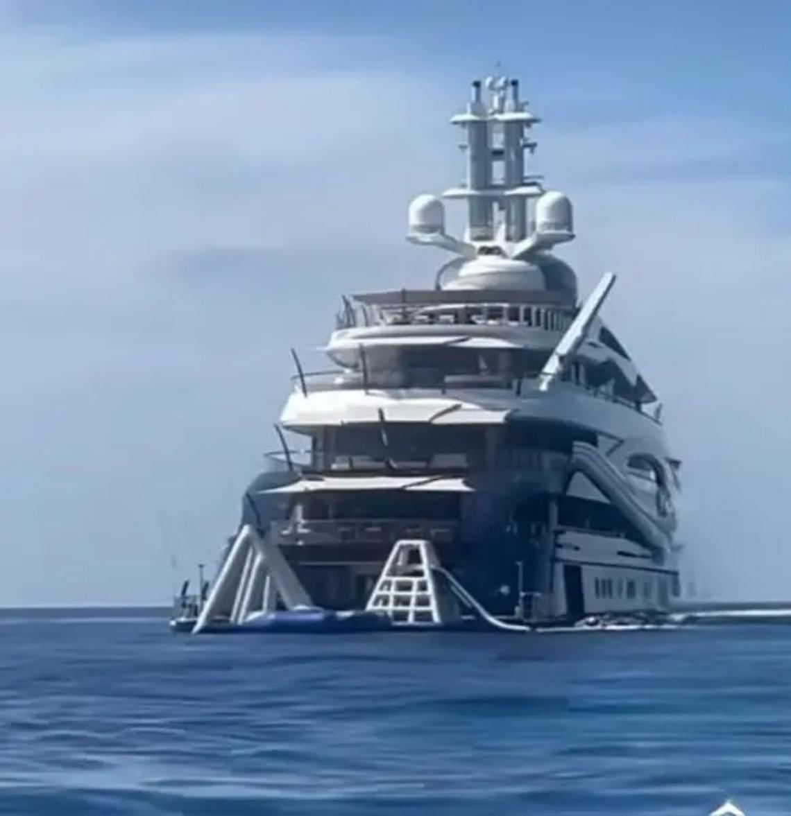 Il megayacht di Mark Zuckerberg fa tappa anche a Ladispoli