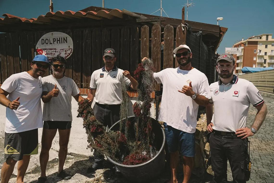 Tra i rifiuti anche una rete &ldquo;fantasma&rdquo;