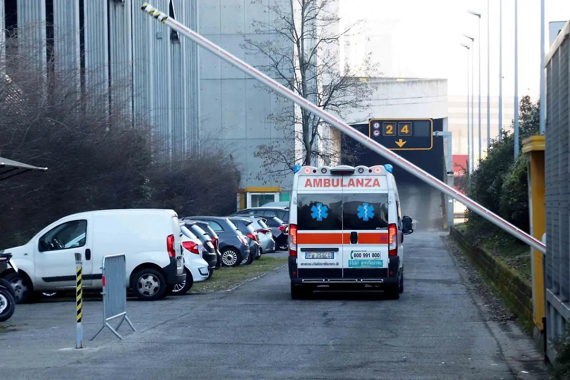 Pi&ugrave; di due ore in attesa di un&rsquo;ambulanza: il racconto di Emanuele La Rosa