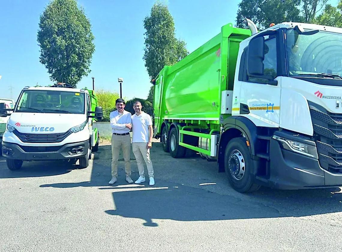 Arrivano due nuovi autocarri per migliorare la raccolta differenziata