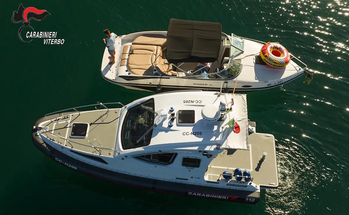 Motoscafo in avaria: padre e figlio di 10 anni salvati dai carabinieri