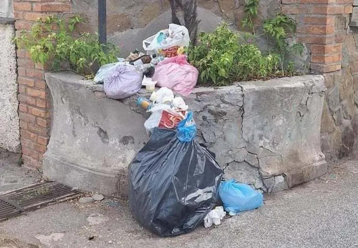 Isola ecologica: piovono proteste