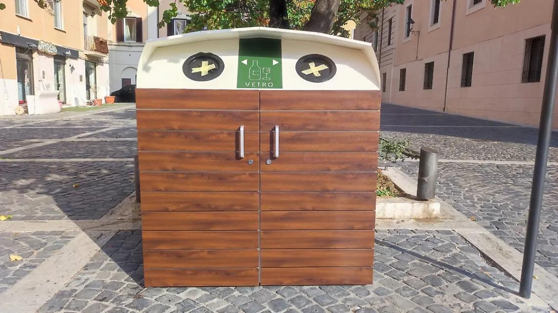 Nuovi raccoglitori del vetro a piazza Fratti