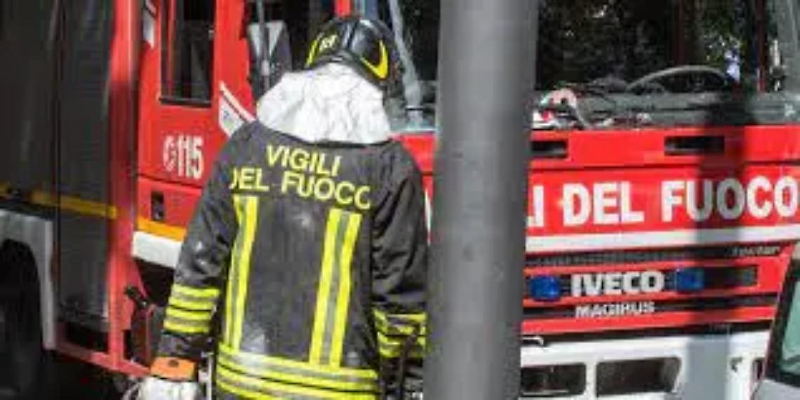 Incendio di sterpaglie a Cerveteri, coinvolte due roulotte