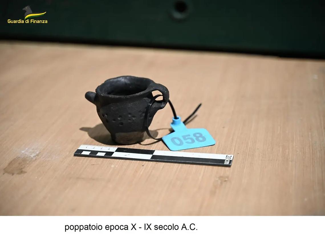 Dopo la statuetta, il lago di Bolsena restituisce cavallino e 150 vasi