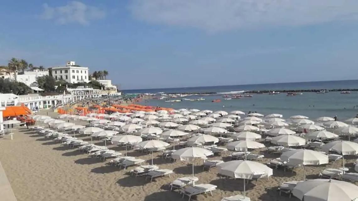 Concessioni balneari, Sib contro il Governo: il 9 agosto sciopero degli ombrelloni