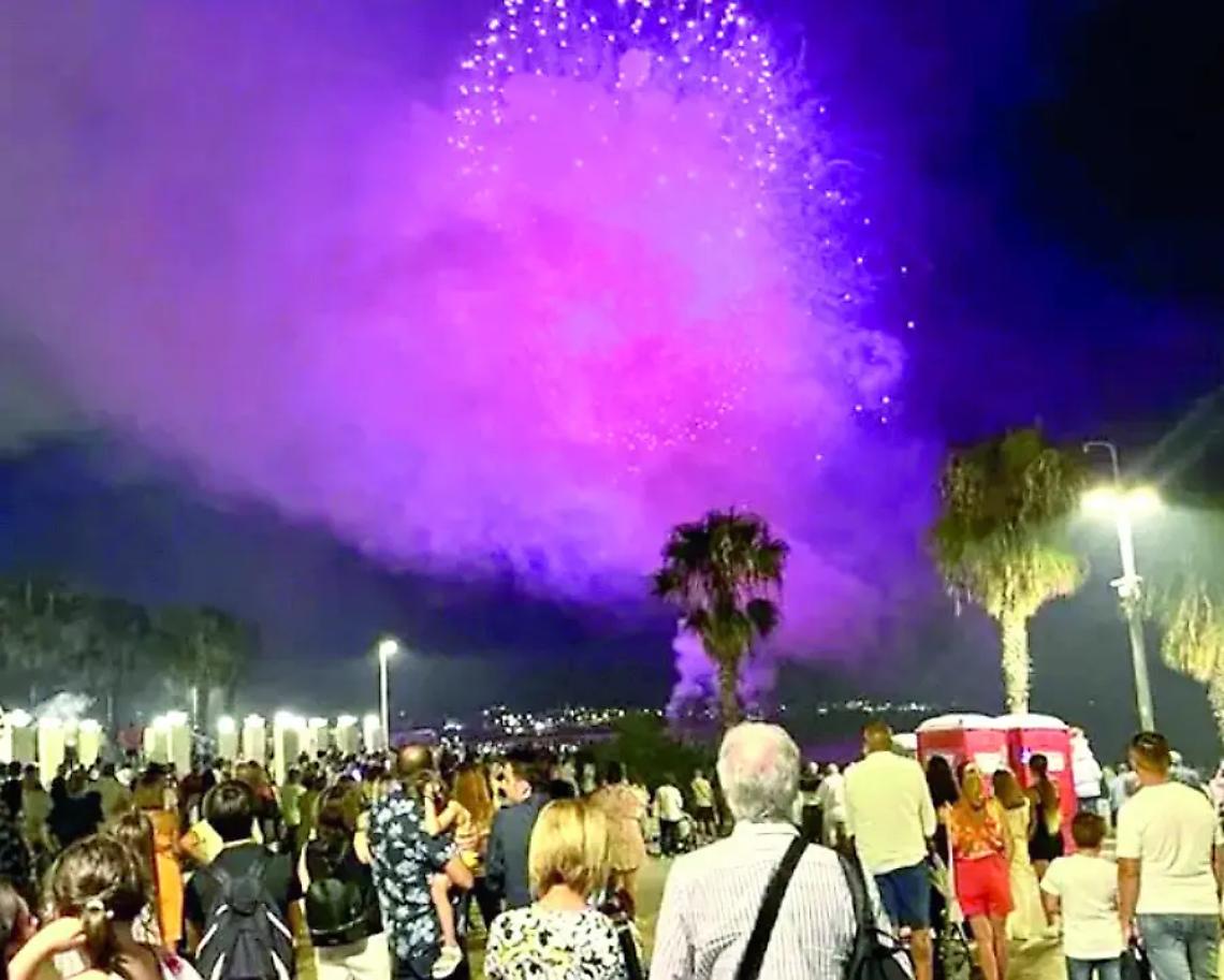 Ferragosto da tutto esaurito sul lungomare: torna l&rsquo;abituale spettacolo pirotecnico