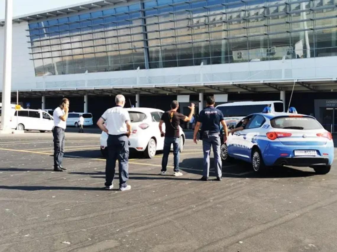 Taxi e Ncc nel mirino di Polizia di frontiera e Capitaneria: tre vetture sottoposte a fermo