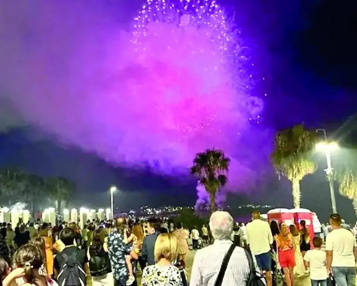 Attesa per il tradizionale spettacolo pirotecnico