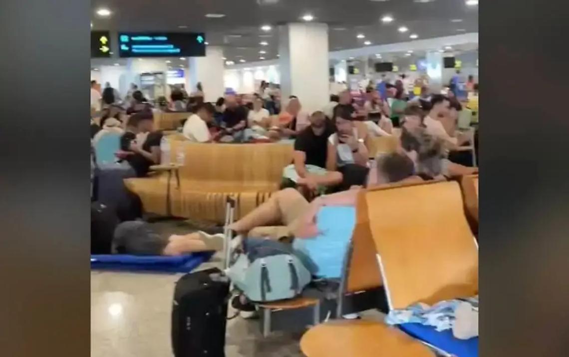 Atterrati gli italiani bloccati a Madeira