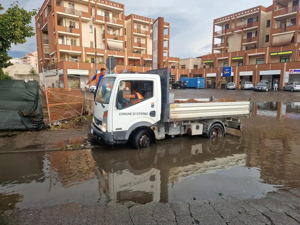 Bomba d&rsquo;acqua su Viterbo: allagamenti e alberi caduti