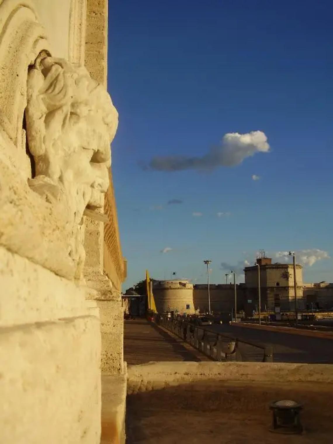 Civitavecchia con il naso all&rsquo;ins&ugrave;: il porto storico come mai visto