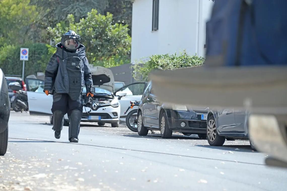 Il ticchettio dall&rsquo;auto e l&rsquo;allarme bomba: scene da film a San Gordiano