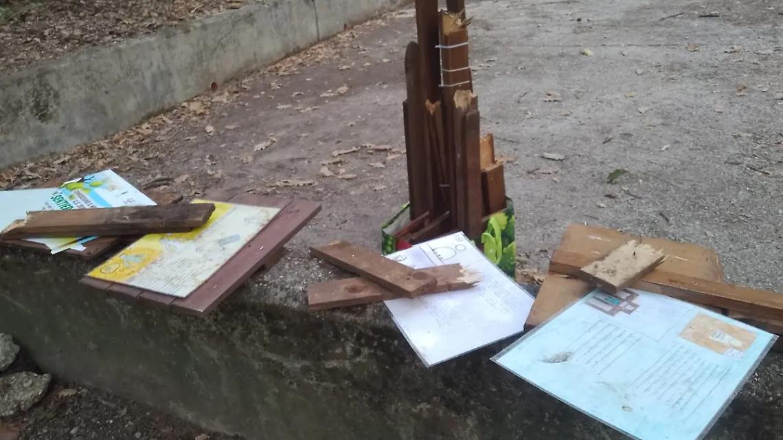 I lavoretti dei bambini ancora nel mirino degli incivili