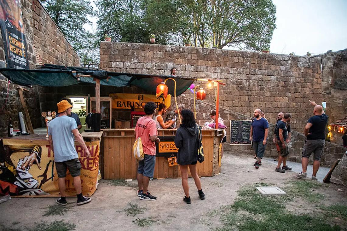 Il borgo fantasma diventa un palcoscenico