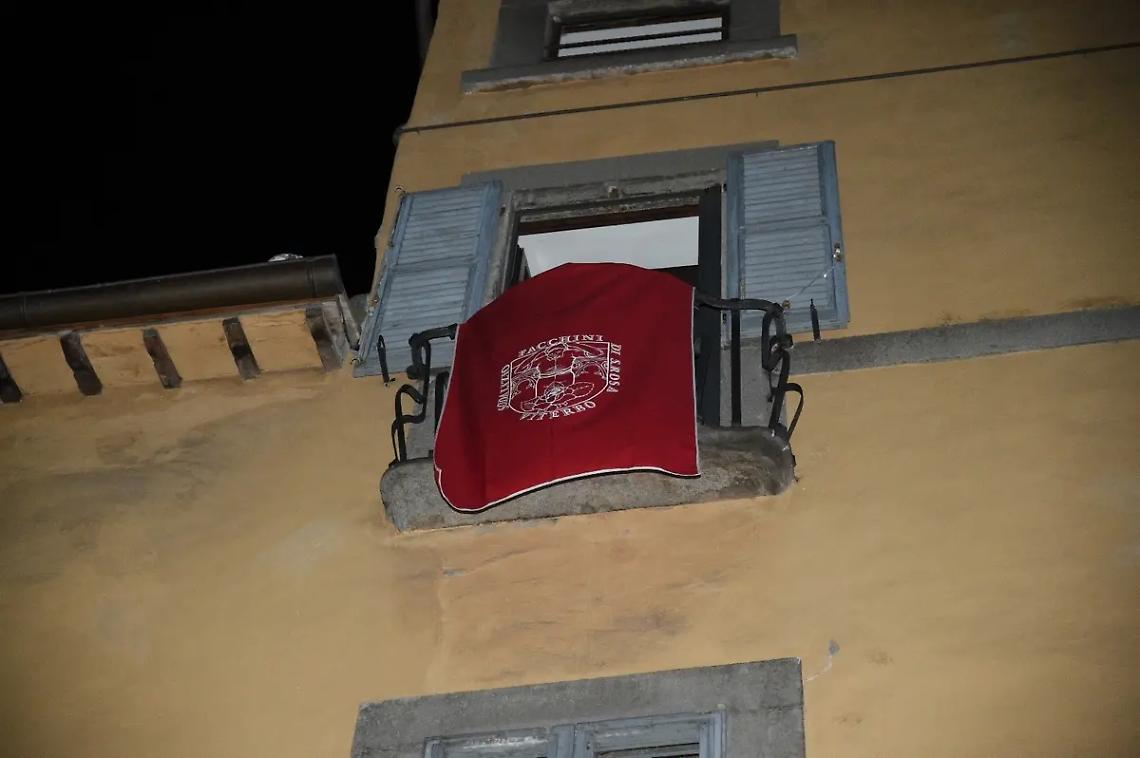 Viterbo: in via del Corso crolla parte di intonaco di un balcone
